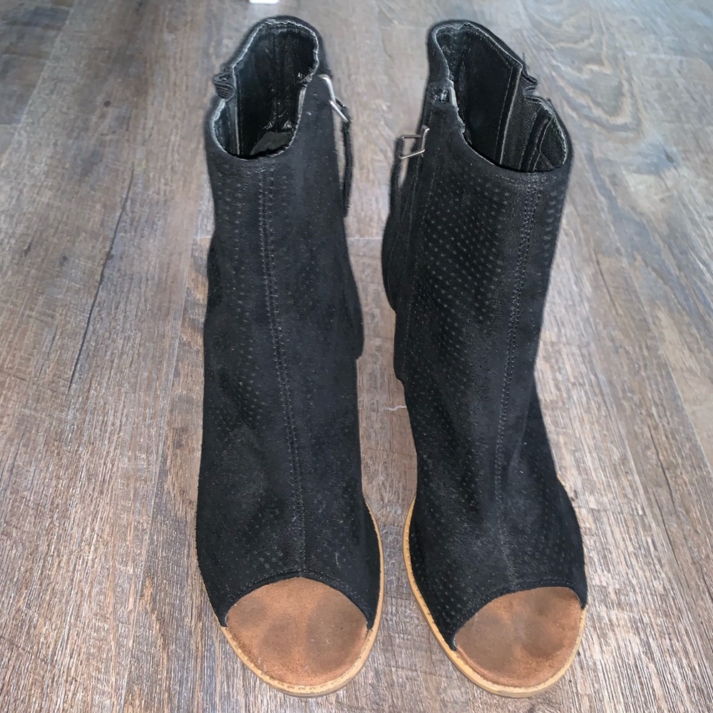Black heeled booties - Picture 3 of 5